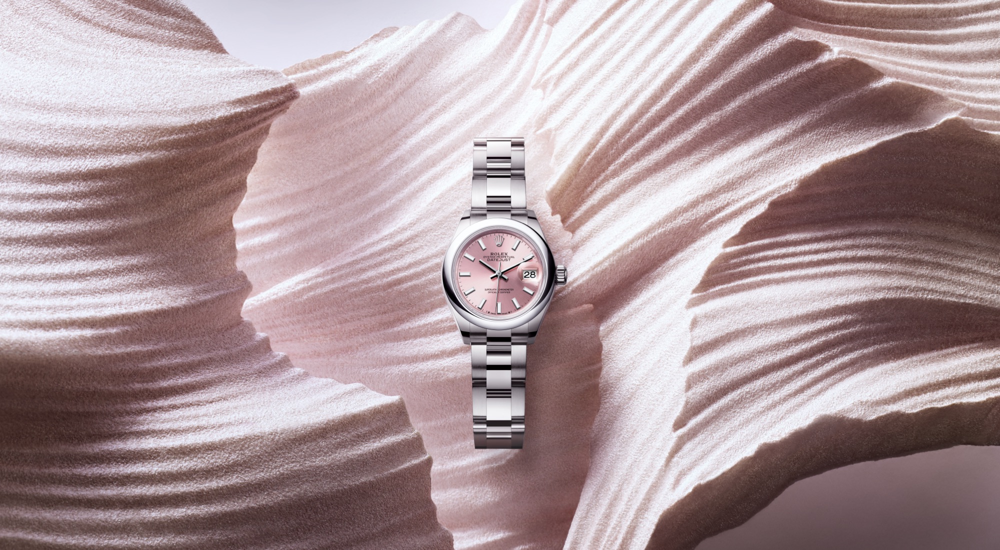 Das 28mm Gehäuse präsentiert von einer Rolex Lady-Datejust M279160-0002
